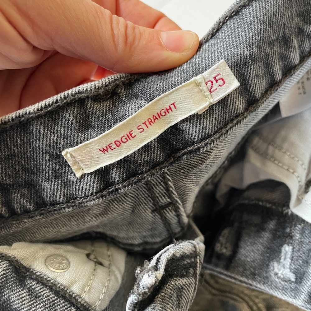 Levi’s wedgie straight size 25